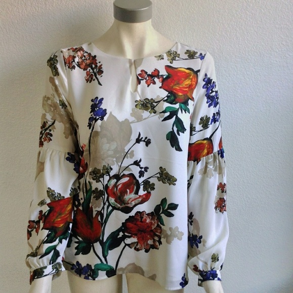 Express Tops - Floral frint bell sleeve blouse